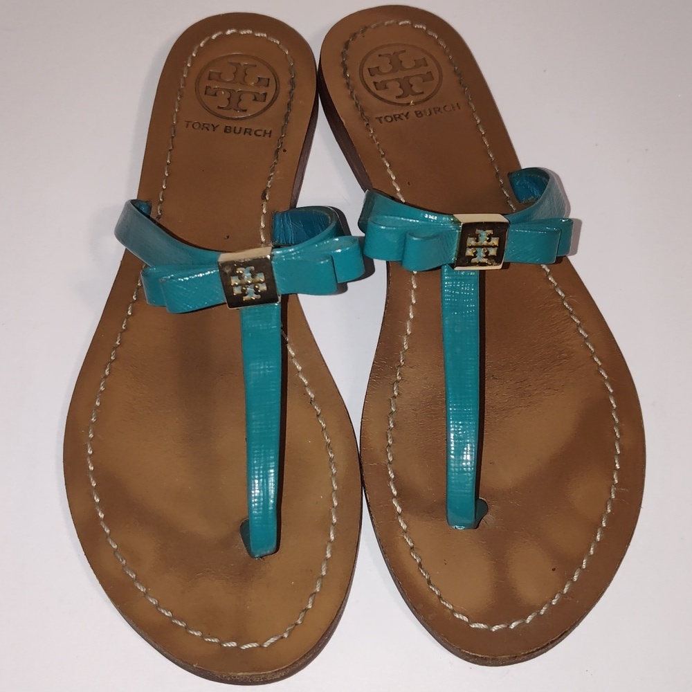 TORY BURCH Leighanne Flat Thong-Patent Saffiano Sandal Size 7.5 Aquarius/ Teal